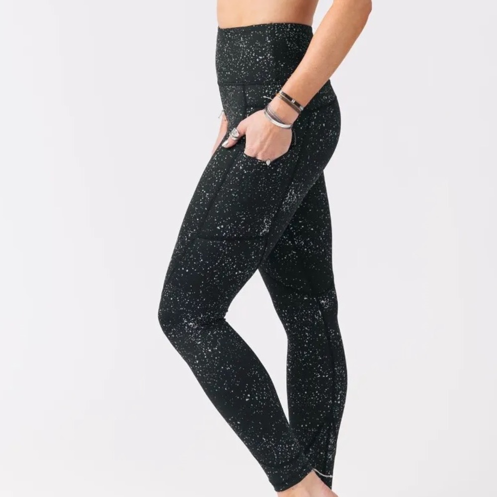 Zyia Black Reflective Pocket Light n Tight Hi-rise 7/8 24"